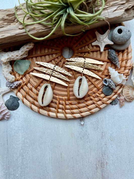 Cowrie shell & Hammered Geometric earrings
