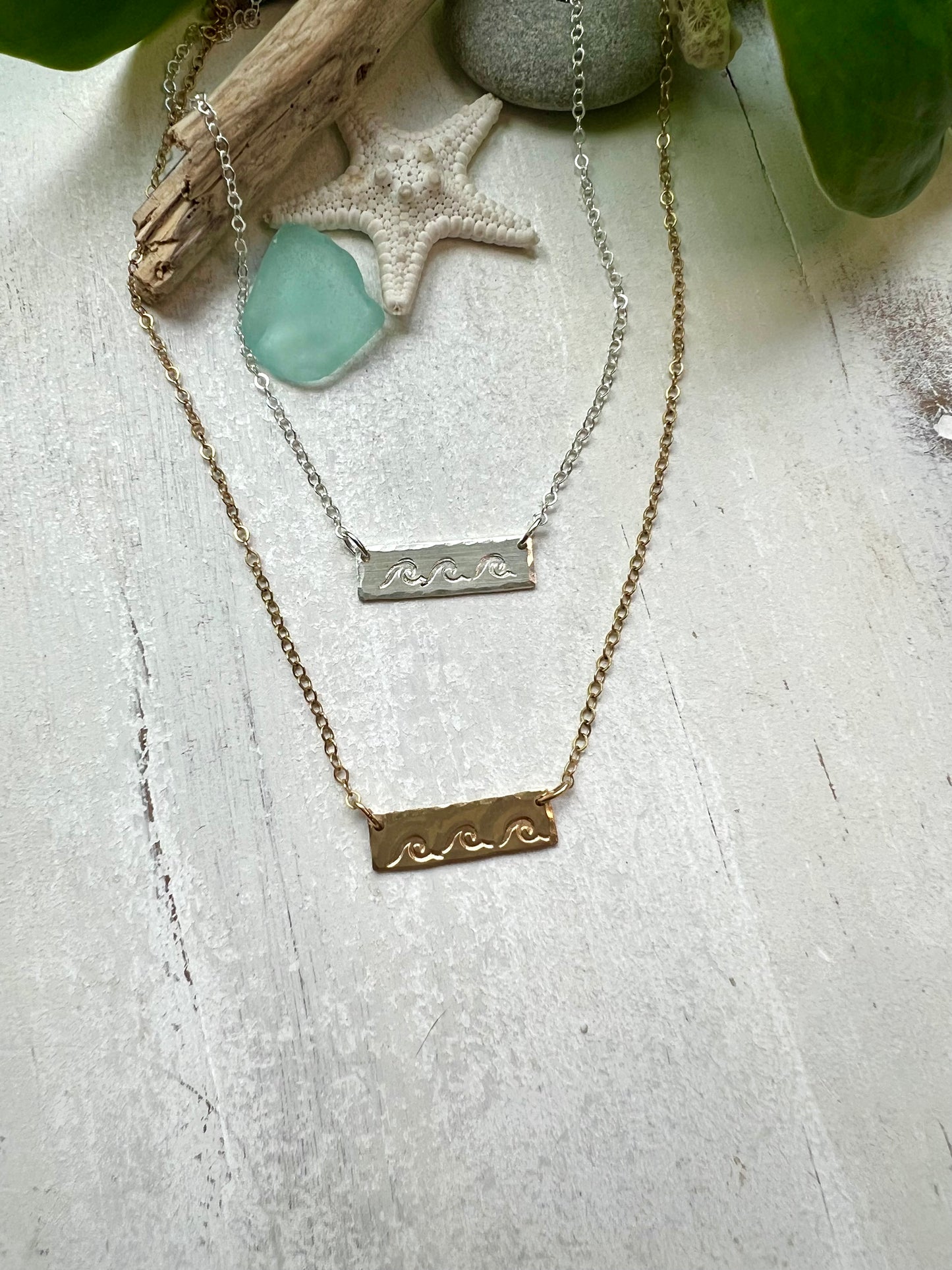 Triple wave stamped bar necklace