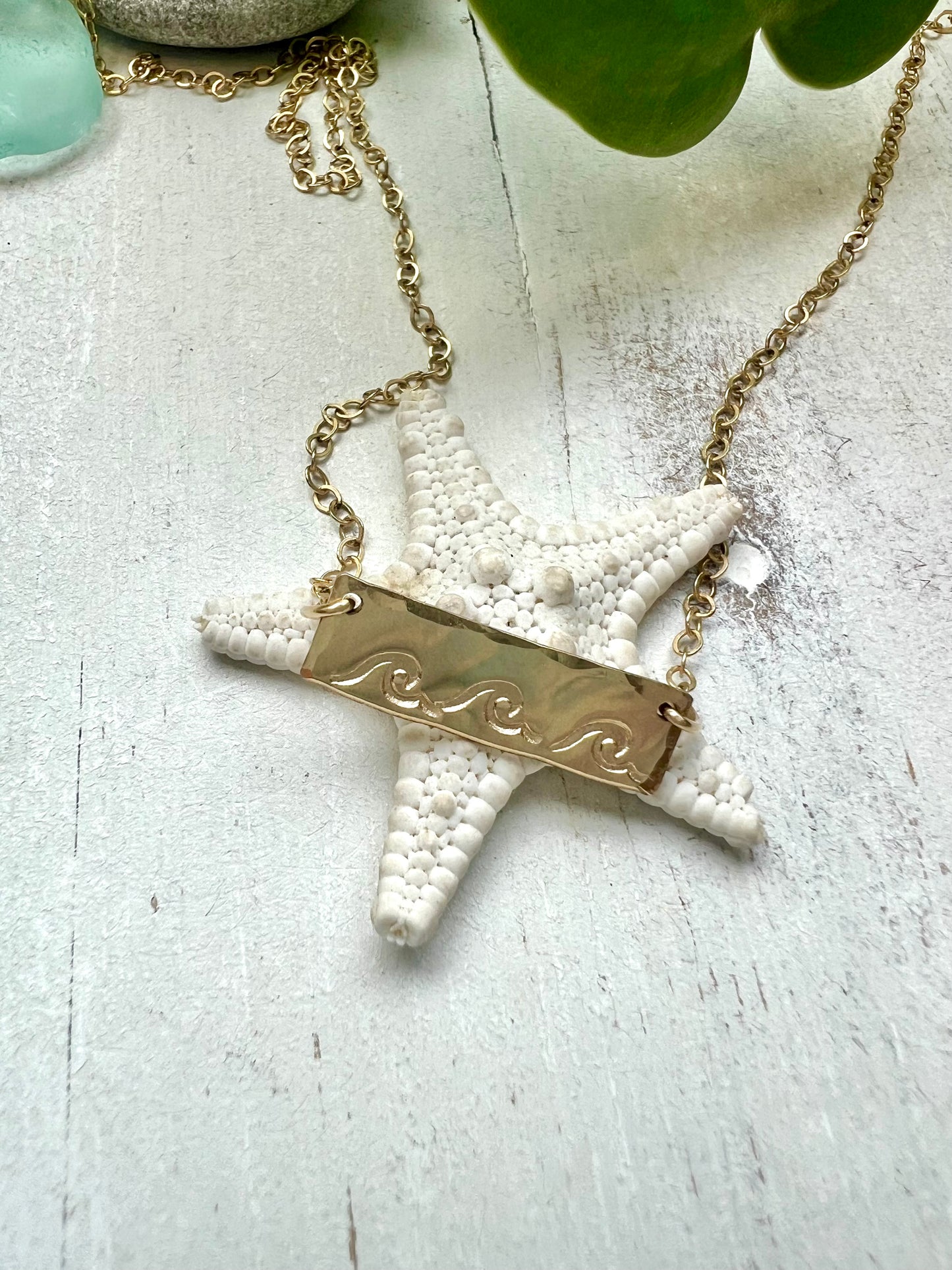 Triple wave stamped bar necklace