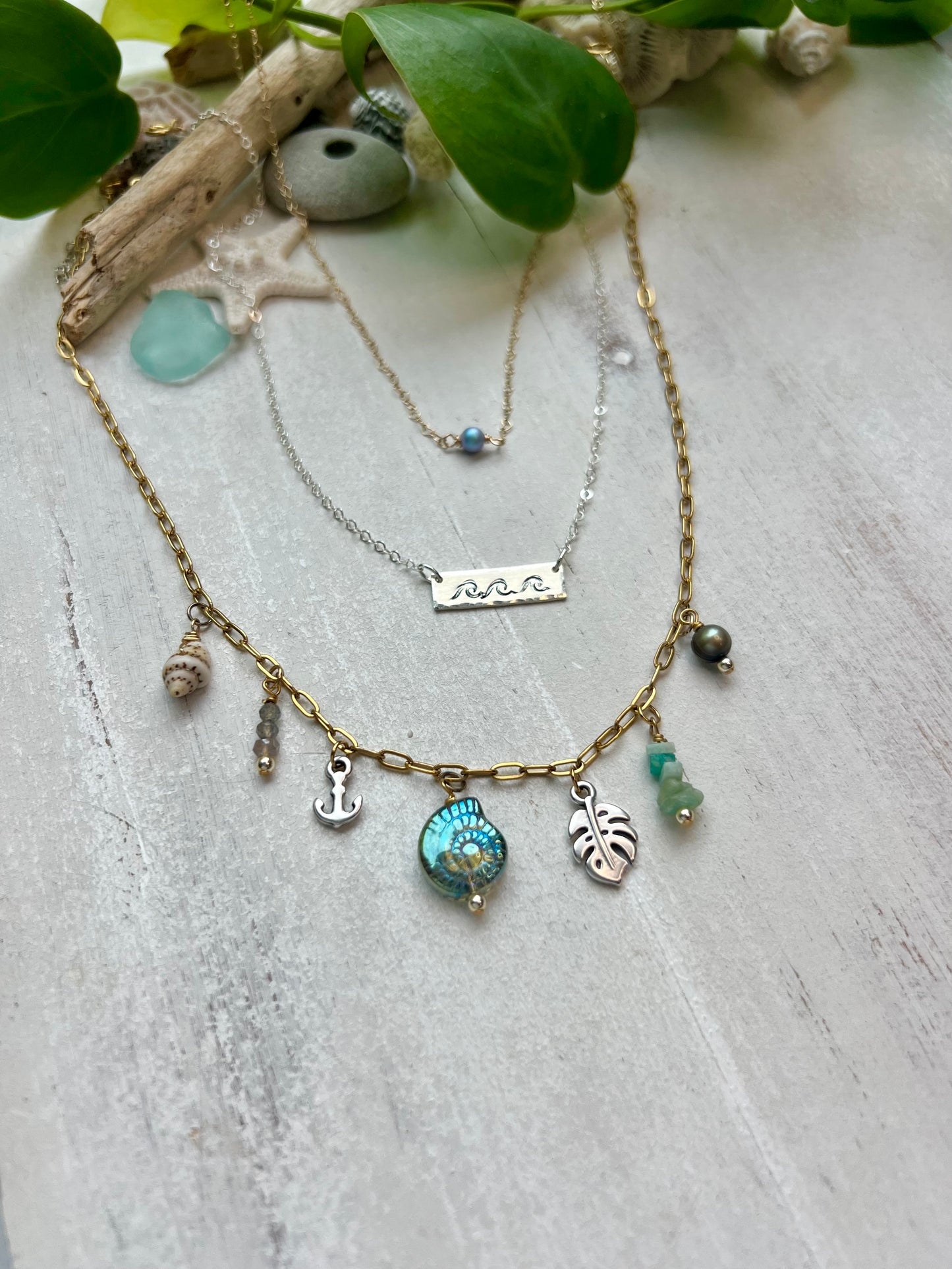 Triple wave stamped bar necklace