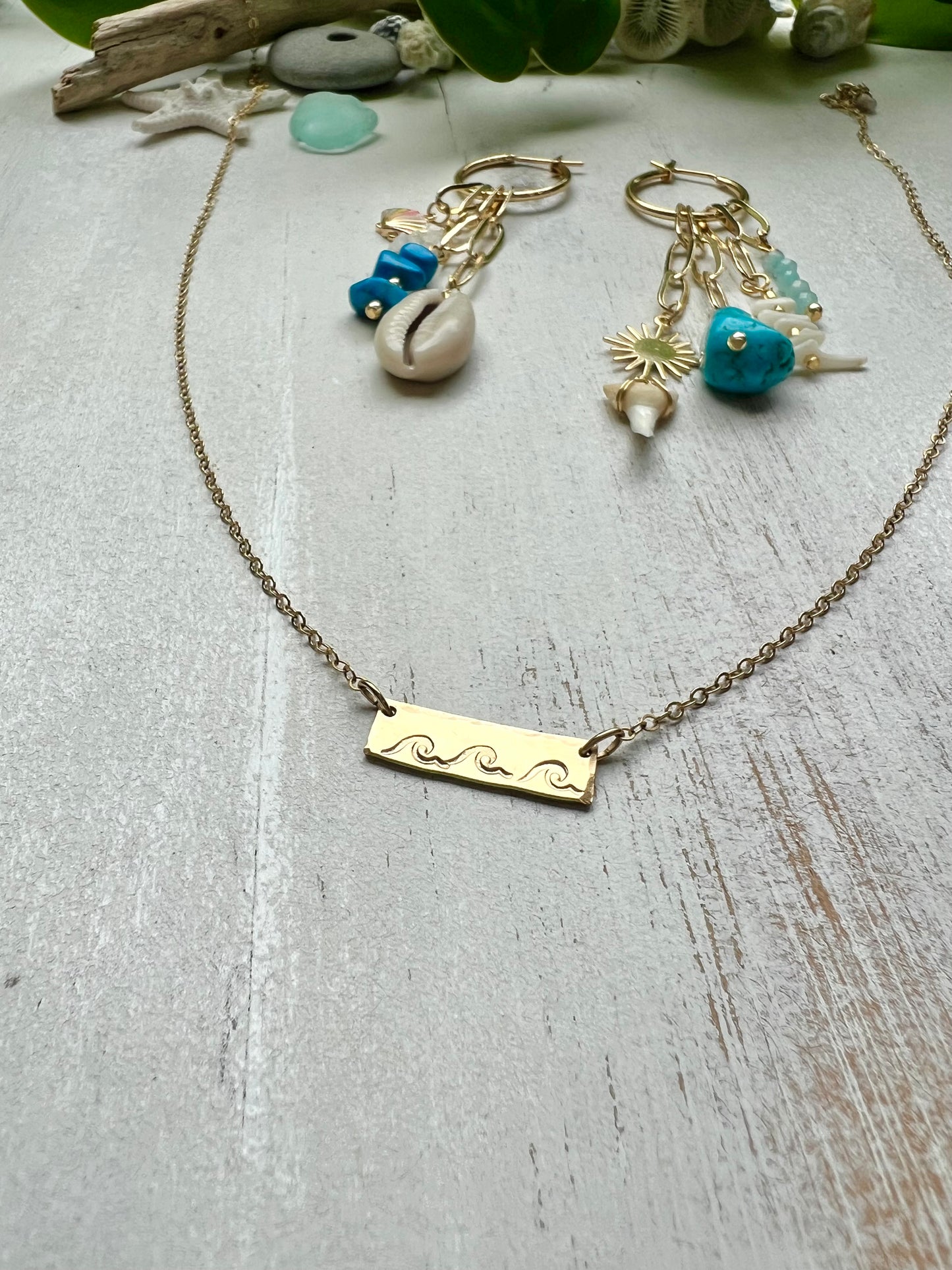 Triple wave stamped bar necklace